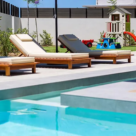 Physis - Metal & Wood Villa