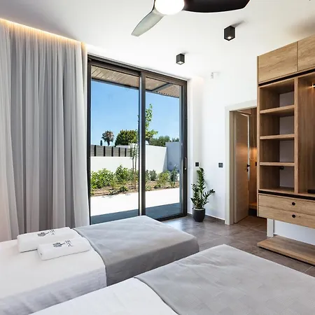 Physis - Metal & Wood Villa