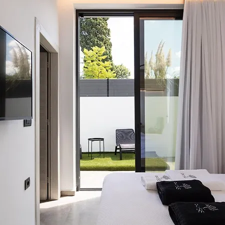 Physis - Metal & Wood Villa Pigí